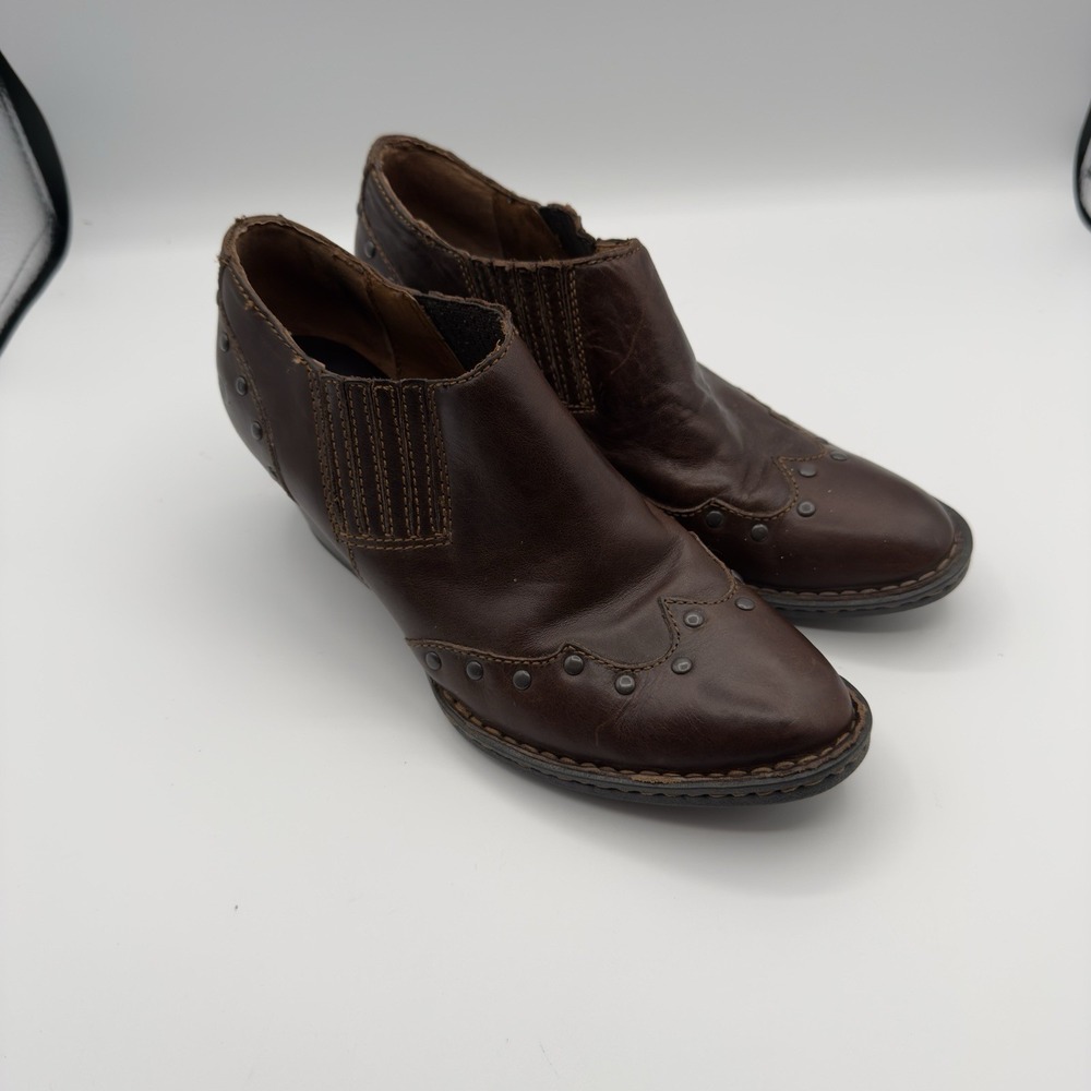 Womens size 7 Born W61991‎ Brown Leather Western Casual Slip On Ankle Bootie